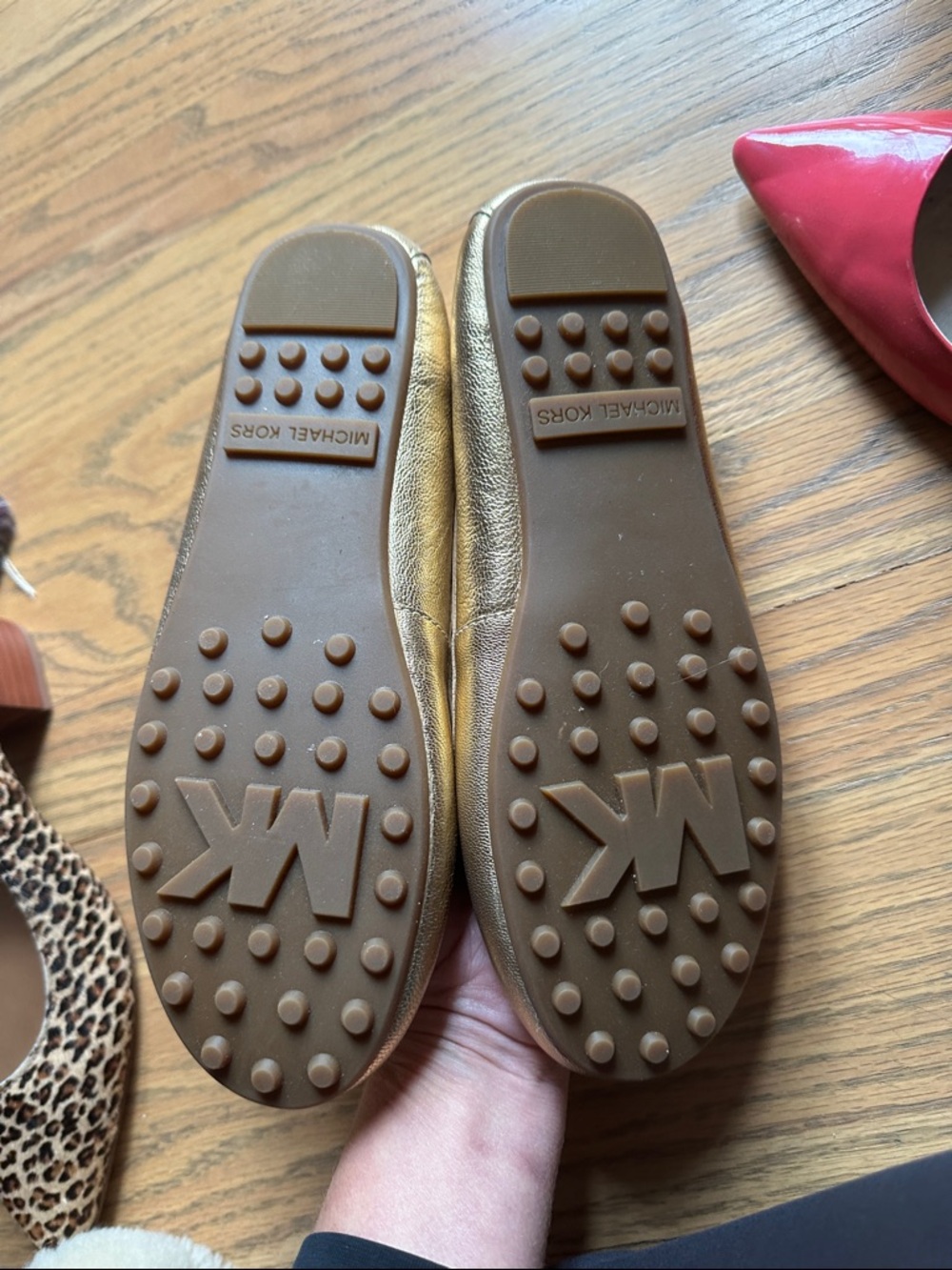 Michael Kors Gold Leather Moccasin Loafers with Bow Detail Size 7.5 - Picture 3 of 4